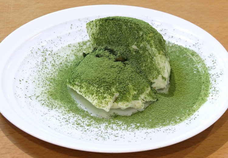 ティラミス単品800円、ティータイムセット1100円。パスタコース2900円のデザートにもなる。