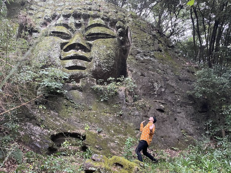 身長183㎝の筆者と比べても大きい。