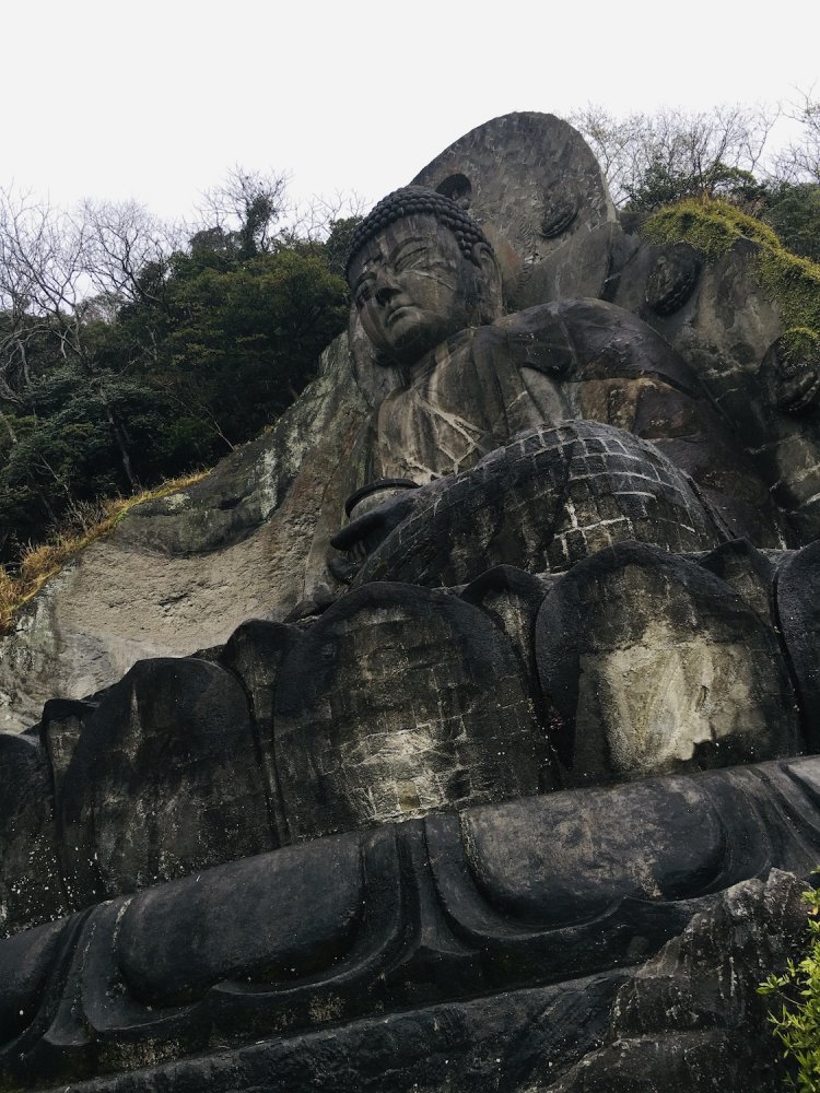 露座なので天候によって雰囲気の変化も楽しめる。