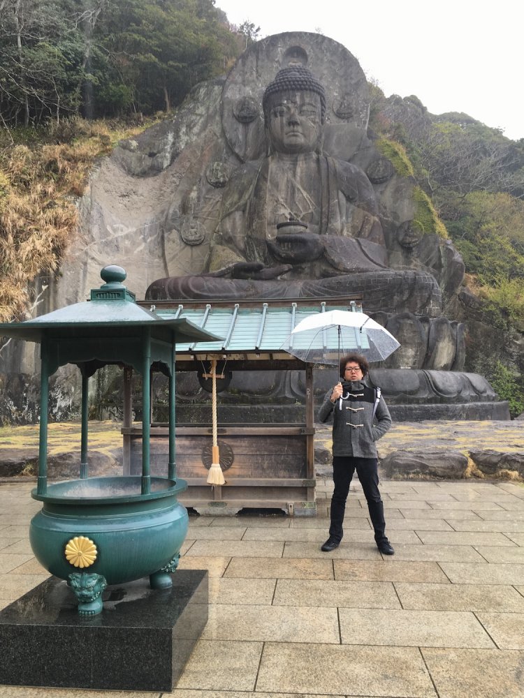 巨大な薬師如来像。