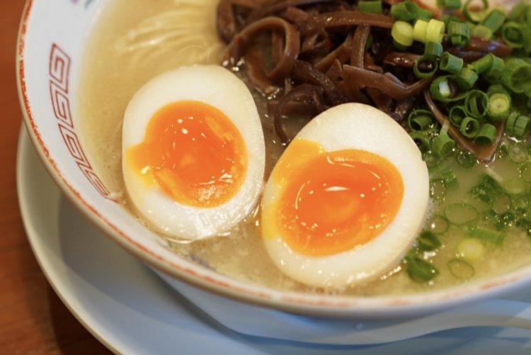とろけるような味玉も主役級のおいしさ。