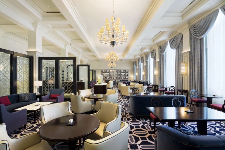 エントランスを抜けて右手にあるロビーラウンジ。