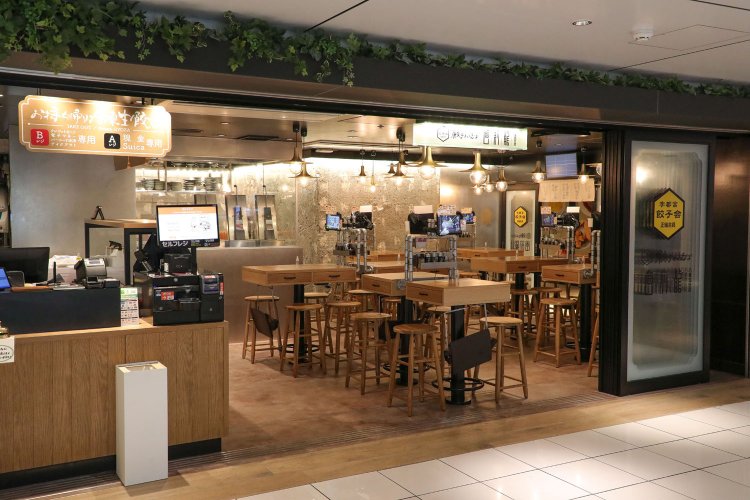 宇都宮餃子会正組合員。店頭で焼餃子や焼餃子弁当のテイクアウトもOK。