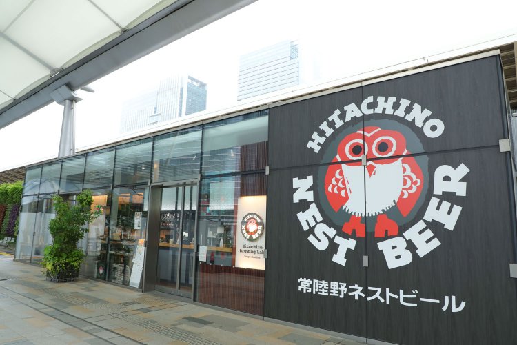 人の流れと喧騒から離れた、開放感あふれるグランスタ八重洲2階に位置。