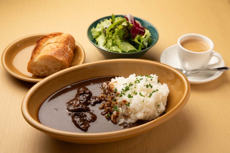宮崎牛ビーフカレー1300円。洋食屋ならではの欧風カレー。