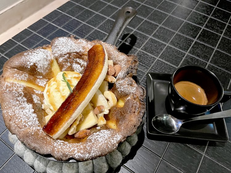 キャラメリゼされたバナナが圧倒的な存在感！