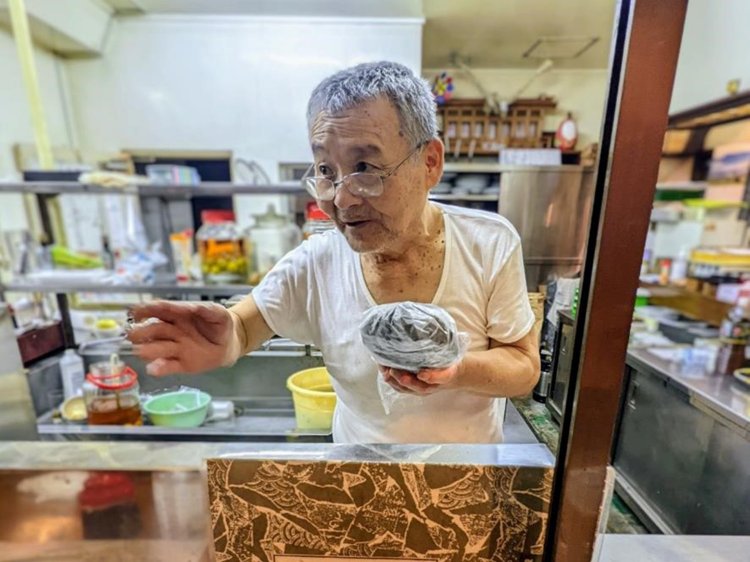 穏やかな会津なまりの大将。