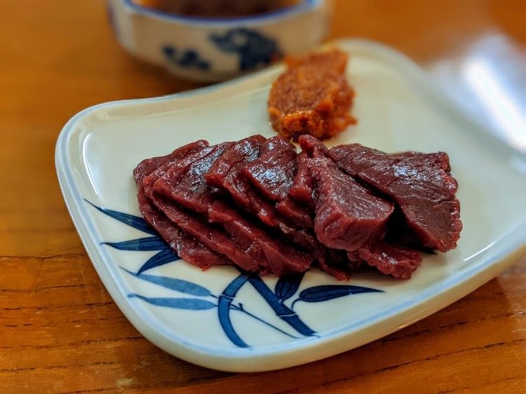 馬刺（ヒレ）1000円。