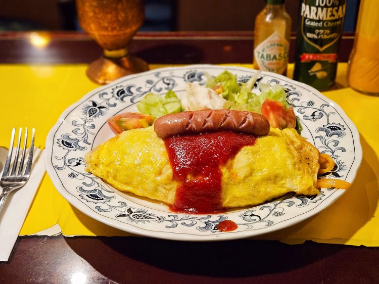 オムナポ890円、コーヒーor紅茶セット1140円 ※アイスは10円増。