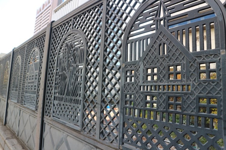 洋風なデザインの柵もかわいい！