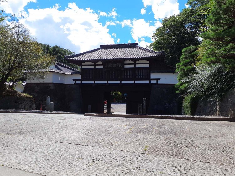 8小諸城門