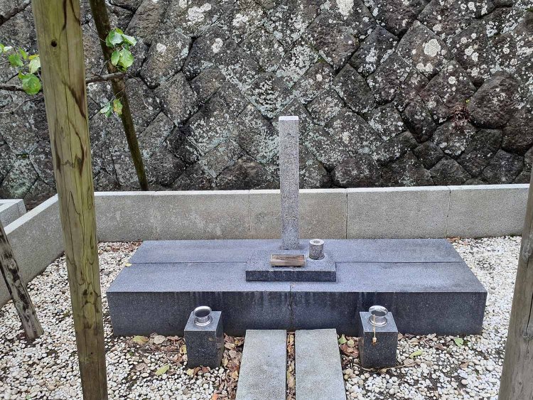 神奈川県大磯町の地福寺にある島崎藤村の墓。1943(昭和18)年8月22日、遊子・島崎藤村はこの地で永遠の眠りに就く。最期の言葉は「涼しい風が吹いてくる」。あ、これも寅さんっぽくね？