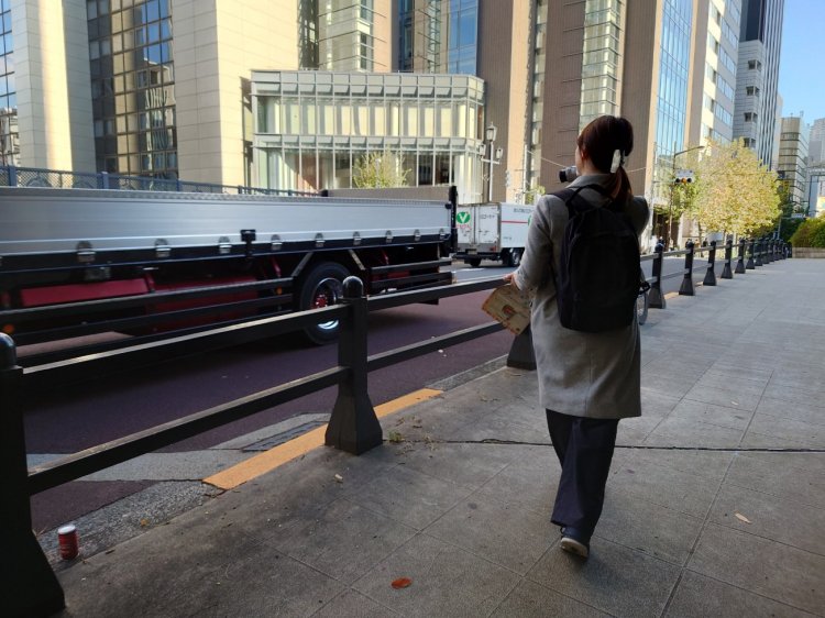 指定された場所に向かう道中は街歩きも楽しみます。