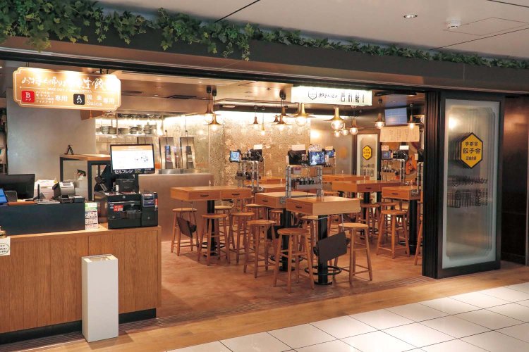 店頭では冷凍生餃子のお持ち帰りもできる。