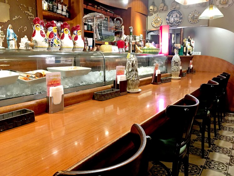 カウンター席もあるので、1人でも気軽に立ち寄れる。