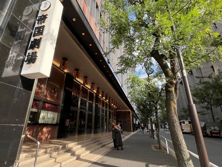 現在の帝国劇場は昭和41年（１９６６)に完成した２代目になる。