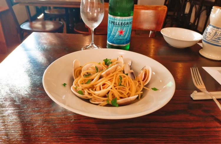 旨味がすごい！ハマグリとフレッシュトマトのスパゲッティ2200円。