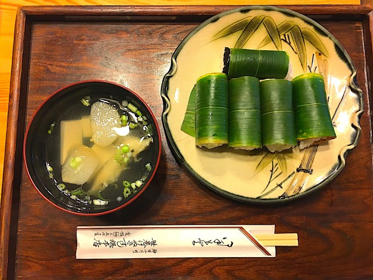 一般的なお寿司とは一線を画すビジュアル。