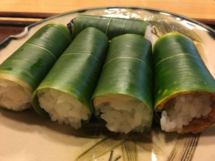 中にはぎっしりネタとシャリ。