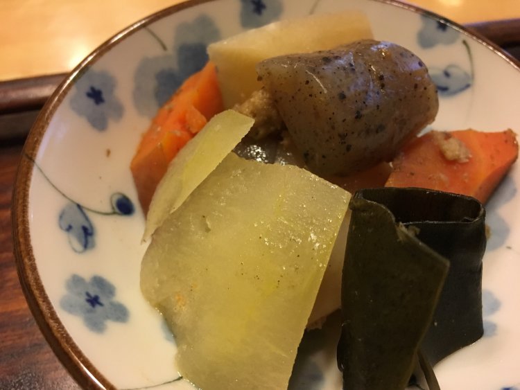 煮物は無料サービスでも絶品。