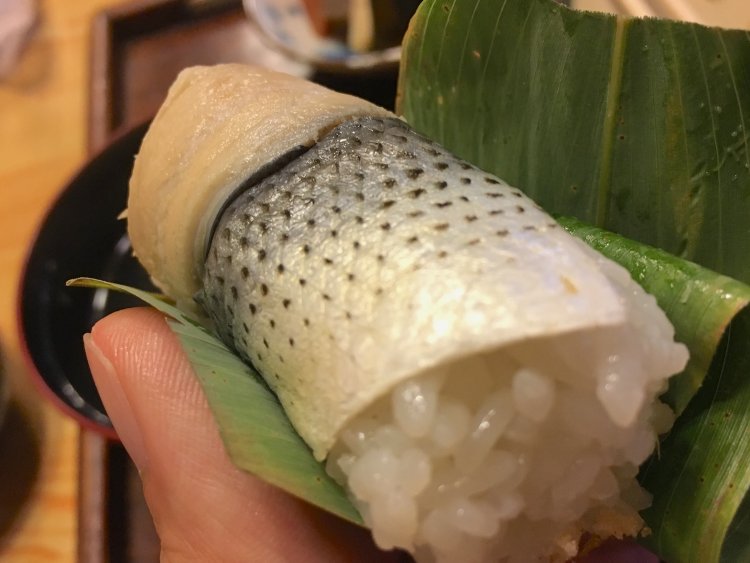 押し寿司のようなフォルム。