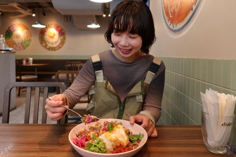 「おいしいし、洗い物もなくて助かります」