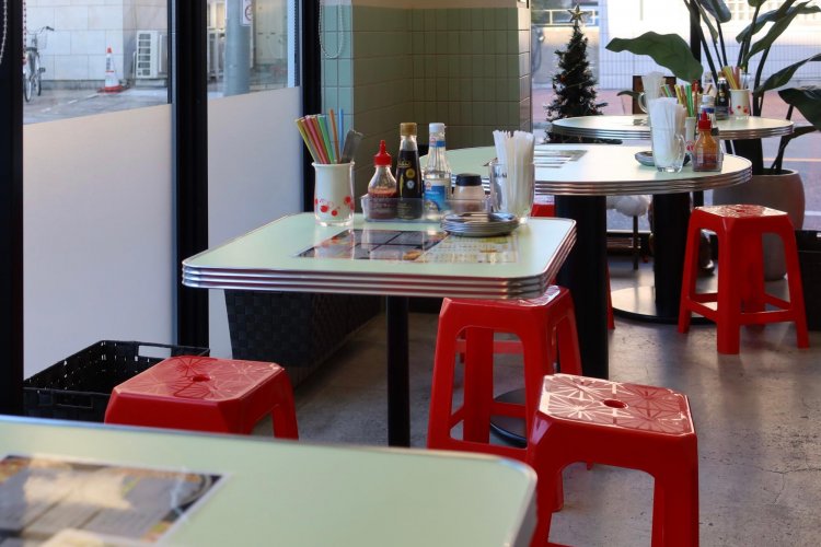 ファミリーでも周りに気を遣わない雰囲気。犬連れもOK！