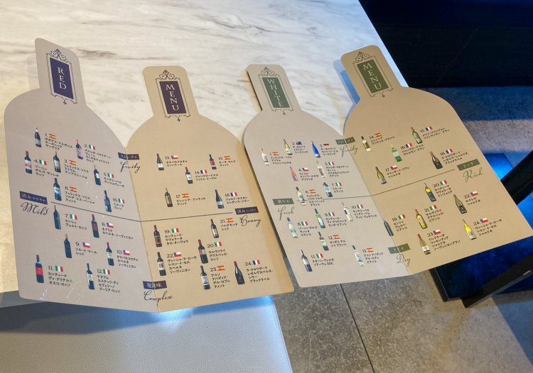 赤ワインと白ワインでそれぞれ味わいがひと目でわかるMAPを用意。