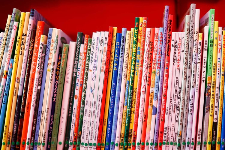 背表紙に貼ってあるシールをチェック。