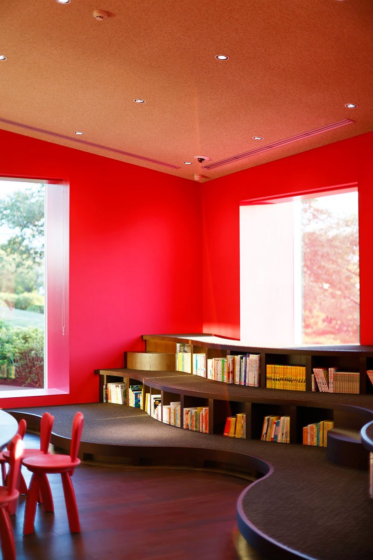 小さな子供ものんびり安全に過ごせるスペース。