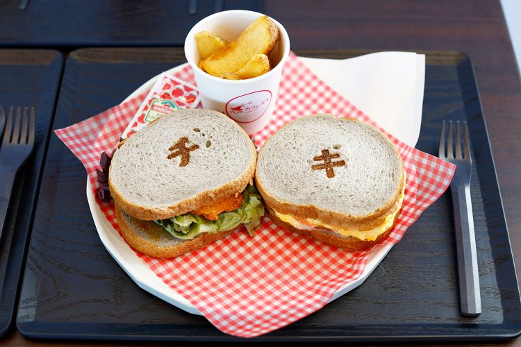 チとキのサンドイッチ1200円。