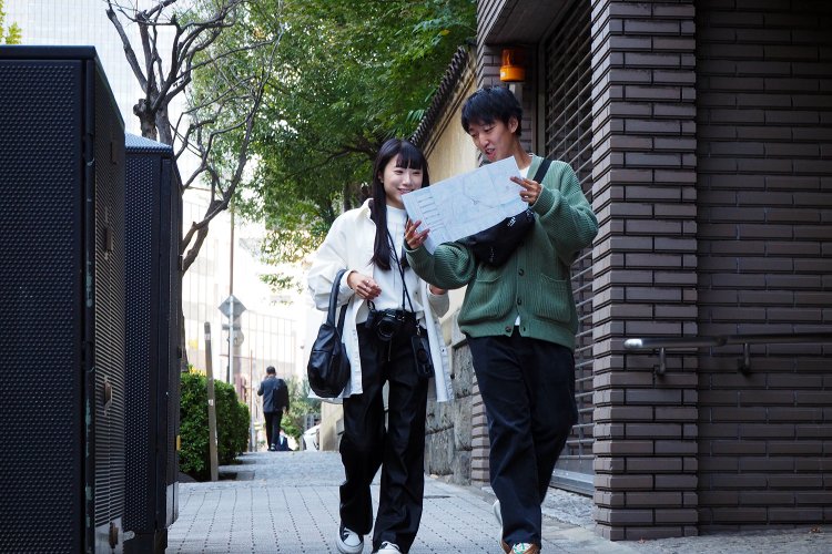 早稲田通りを南に向かって歩く。