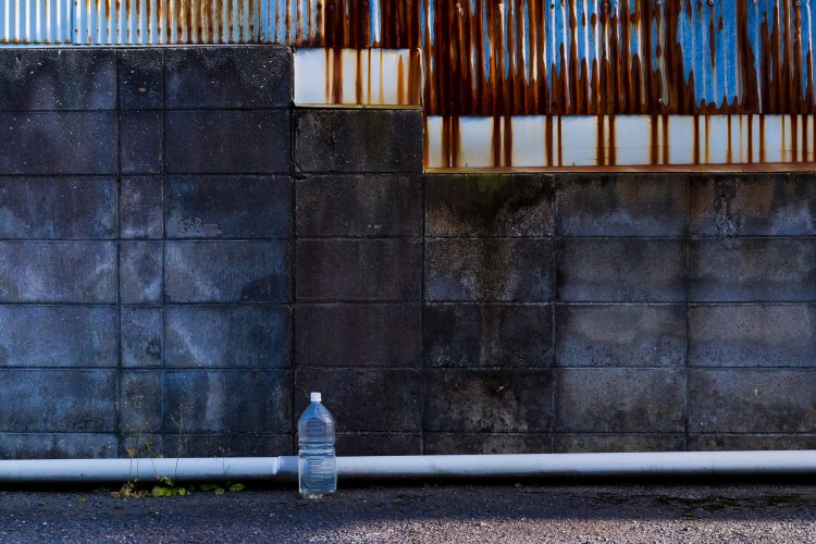 ペットボトルのある風景、「ペッ景」。