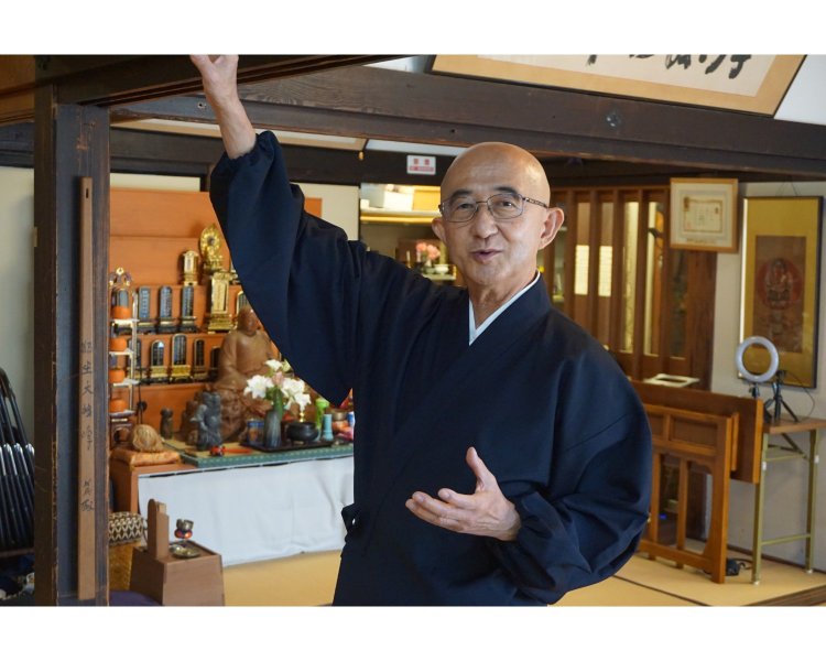 土曜の夜はオンラインで仏道修行！ 横須賀市・独園寺でインターナショナルな坐禅会に参加