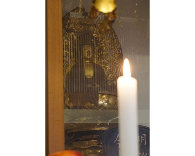 江戸期に作られた、御本尊の宝冠釈迦如来坐像。