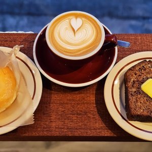 オーストラリアの風が漂うカフェがオープン！ 『LONG WEEKEND』で自家製バナナブレッド ～黒猫スイーツ散歩 三軒茶屋編⑦～