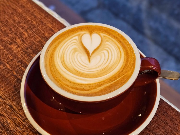 フラットホワイト 550円。