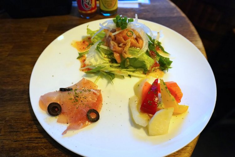 前菜盛り合わせ680円。