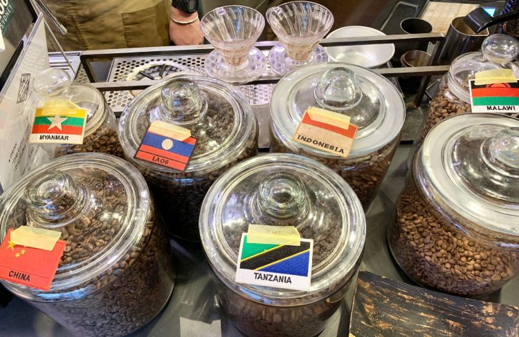 世界各国のコーヒー豆が用意されている。