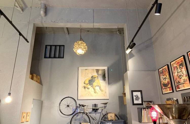 シンプルながら男前なインテリア。