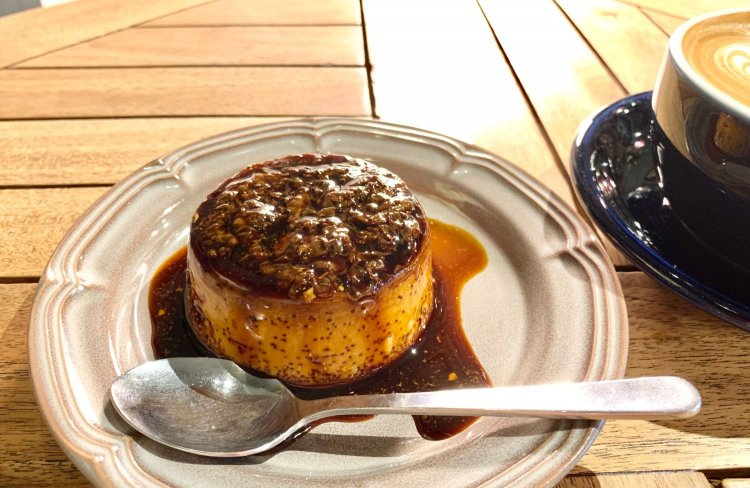 コーヒーとの相性バツグンのプリン350円はぜひ食べたい。