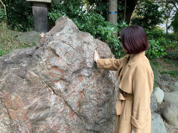 こんな大きな石どうやって持ってきたんだ。