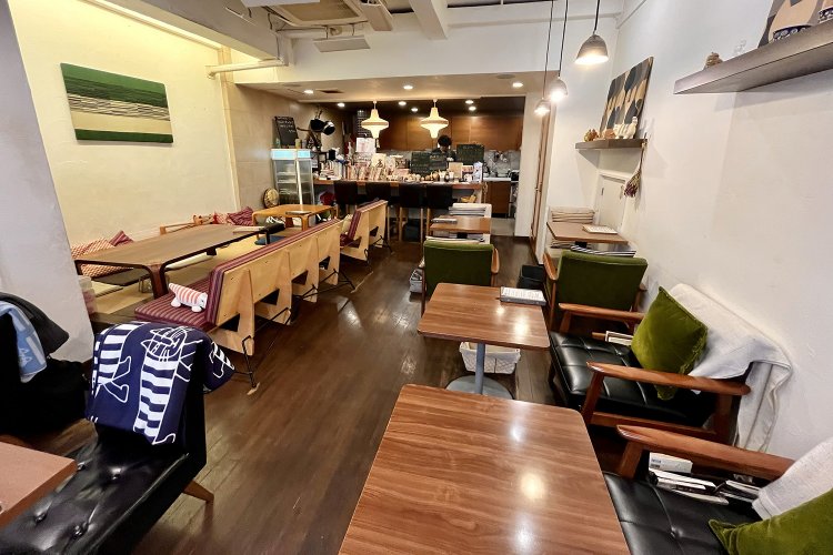 店内はゆったりと20席ほど。