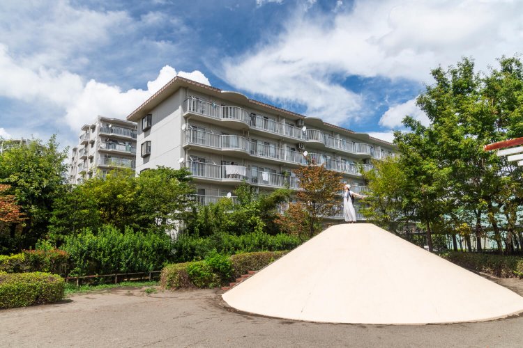 志木ニュータウンには公園が充実している。林立する団地の間を縫うように散歩道が延び、緑もいっぱいだ。