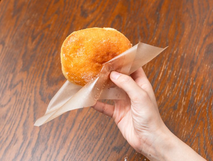 マラサダドーナツは注文ごとに揚げたてを提供。ふわふわ！