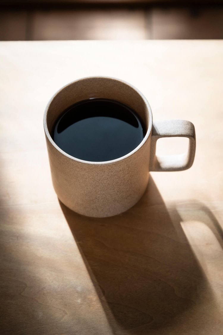 一杯ずつ丁寧にドリップした浅煎りのスペシャルティコーヒーをどうぞ。