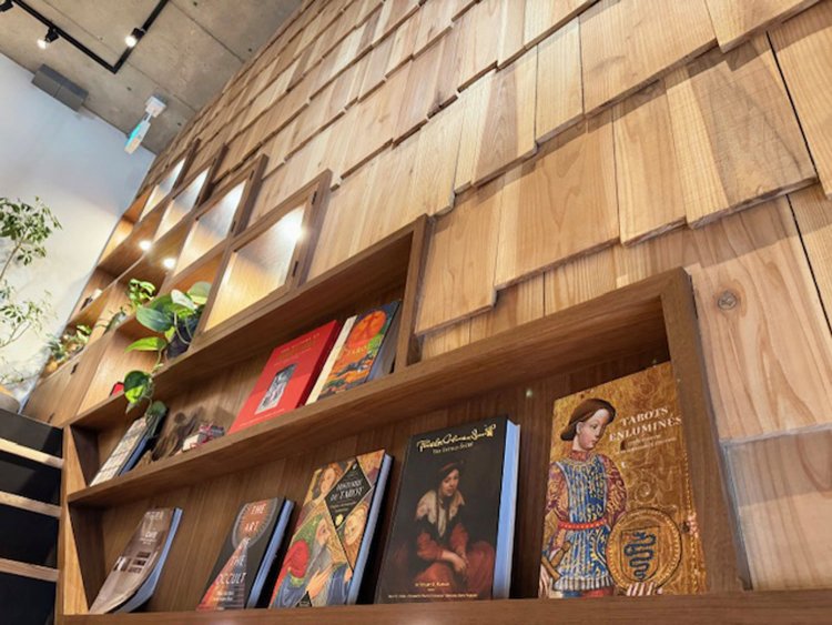 まるで美術館のようなインテリアに心がおどる。