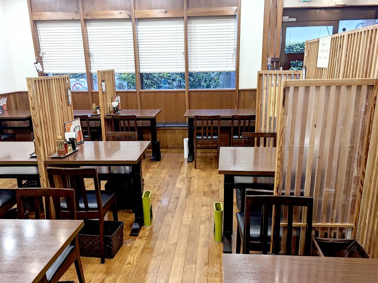 ランチタイムは広い店内があっという間に満席になり、外に行列ができる。