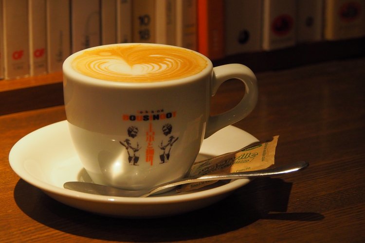 カフェ・クレーム550円。学生の時は毎年夏にフランスへ行っていて、街角のカフェにもよく入ったそう。