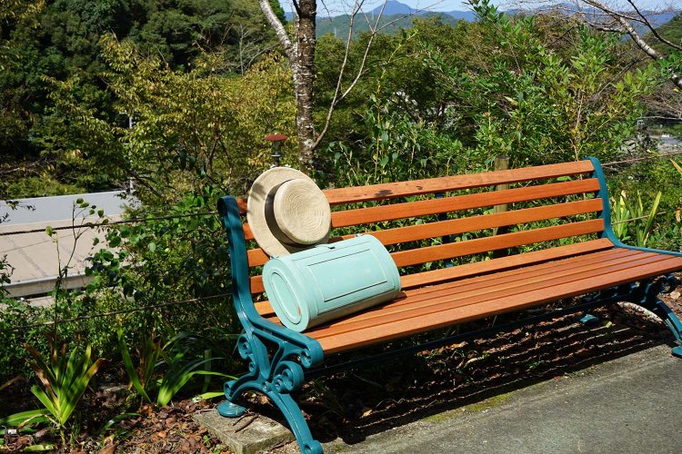 帽子に胴乱（どうらん）、牧野博士を思わせるフォトスポットも。